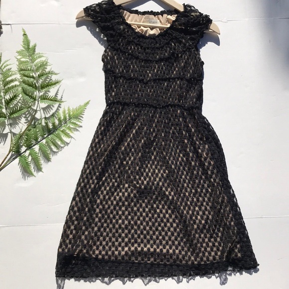 Umgee Dresses & Skirts - 🌸4/$18 Umgee Black Lace Cap Sleeve Dress w/ Nude